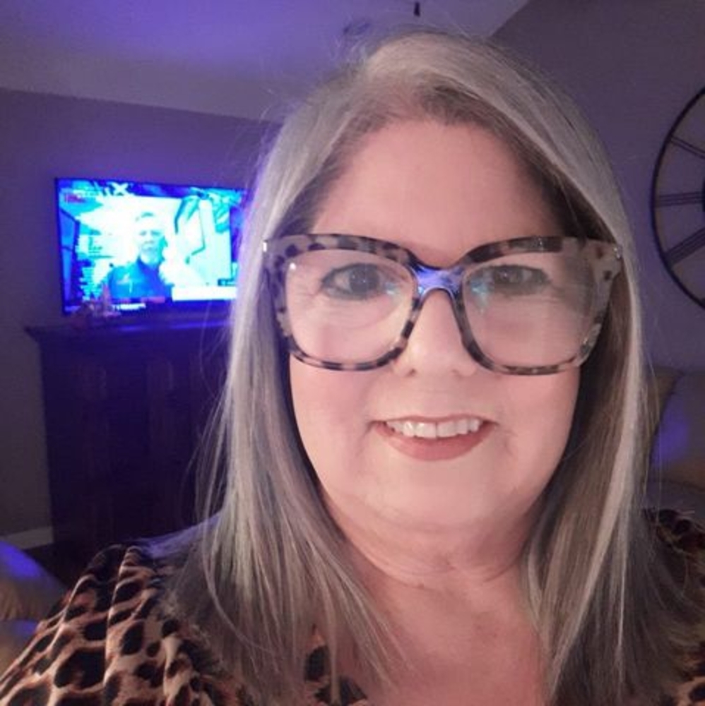 Meet your Posher, Debbie